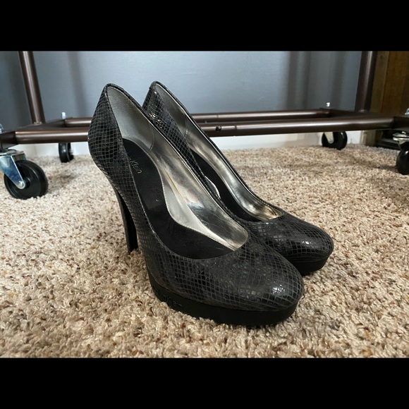 Calvin Klein black python heels - Picture 2 of 4